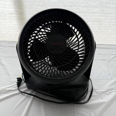 Sale Photo Thumbnail #76: Like new condition table fan