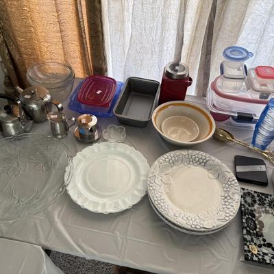 Sale Photo Thumbnail #124: Big table full of kitchenware