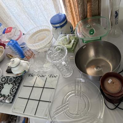 Sale Photo Thumbnail #123: Big table full of kitchenware