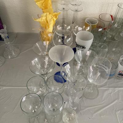 Sale Photo Thumbnail #126: Bundle of glasses and cups