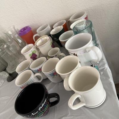 Sale Photo Thumbnail #127: Bundle of mugs