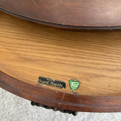 Sale Photo Thumbnail #150: Single drawer with pedestal base