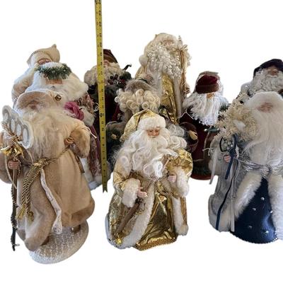 Lot 4 : Holiday Santa’s