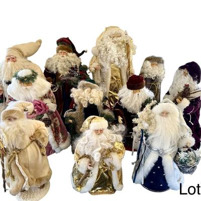 Lot 4 : Holiday Santa’s