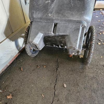 Rubbermaid Plastic Garden Cart