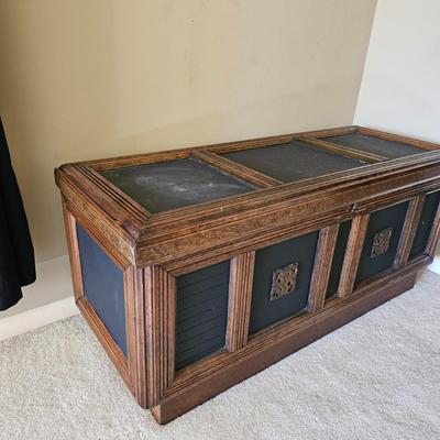 Lane Mediterranean Style Cedar Chest