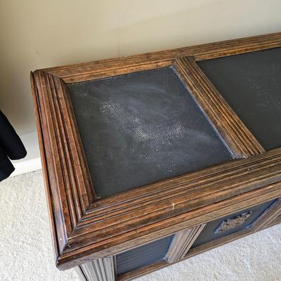 Lane Mediterranean Style Cedar Chest