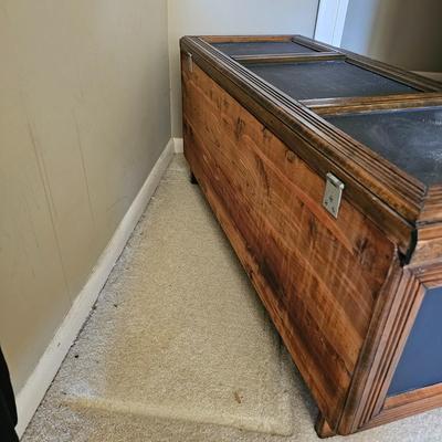 Lane Mediterranean Style Cedar Chest