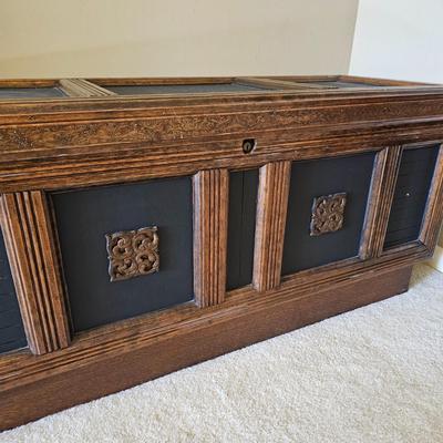 Lane Mediterranean Style Cedar Chest