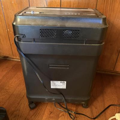 Amazon Basics Paper Shredder