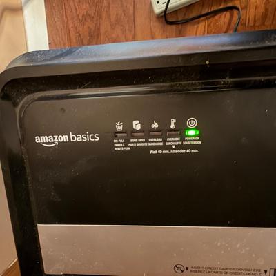 Amazon Basics Paper Shredder