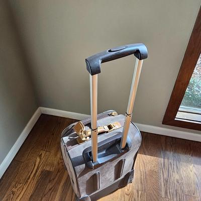 London Fog, Jump & Delsey Brand Luggage