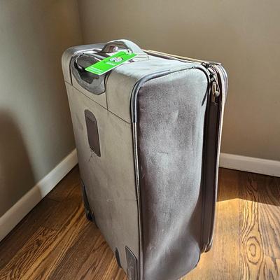 London Fog, Jump & Delsey Brand Luggage
