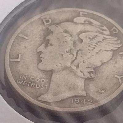 Pair of Mercury Silver Dimes 1938 and 1942 Circulated (20)