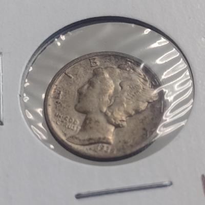 Pair of Mercury Silver Dimes 1938 and 1942 Circulated (20)