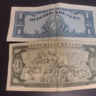 Pair of Cuban National Paper Currency One Peso Bills 1960, 1961 Circulated Condition (148)