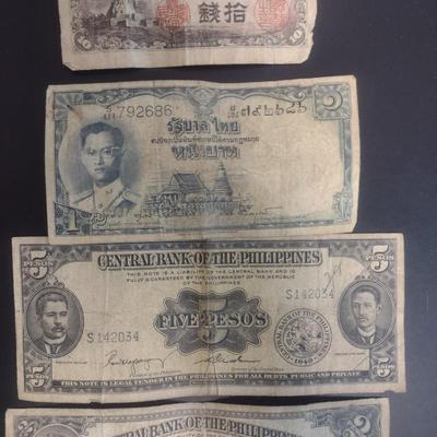 Set of Five Foreign Paper Currency Circulated Condition (149)
