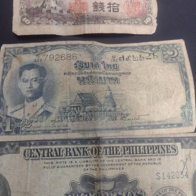 Set of Five Foreign Paper Currency Circulated Condition (149)