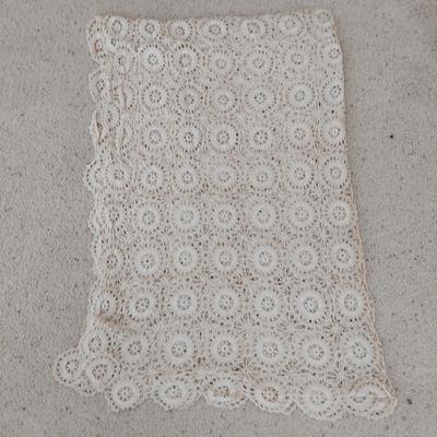 Vintage Crochet Table Linens (BD-BBL)