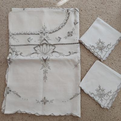 Vintage Crochet Table Linens (BD-BBL)