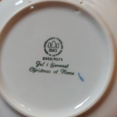 Signed & Numbered Print “Come All Ye Faithful” by Linda Kotila w/ More Holiday Decor (WS-BBL)