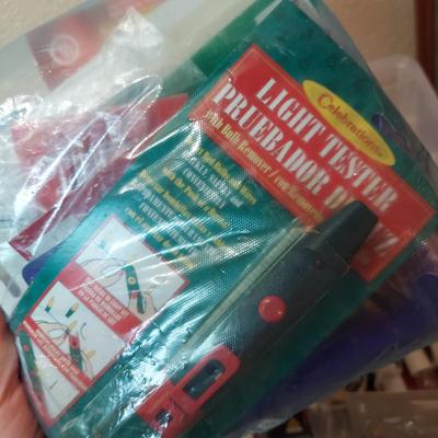 Signed & Numbered Print “Come All Ye Faithful” by Linda Kotila w/ More Holiday Decor (WS-BBL)