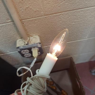 Signed & Numbered Print “Come All Ye Faithful” by Linda Kotila w/ More Holiday Decor (WS-BBL)