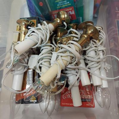 Signed & Numbered Print “Come All Ye Faithful” by Linda Kotila w/ More Holiday Decor (WS-BBL)