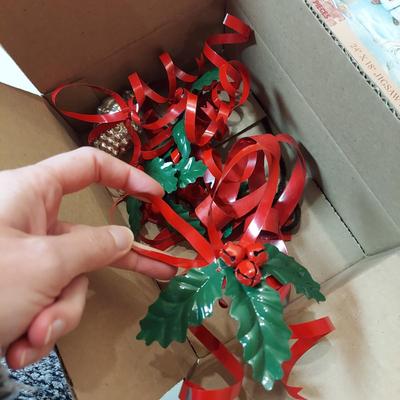 Signed & Numbered Print “Come All Ye Faithful” by Linda Kotila w/ More Holiday Decor (WS-BBL)