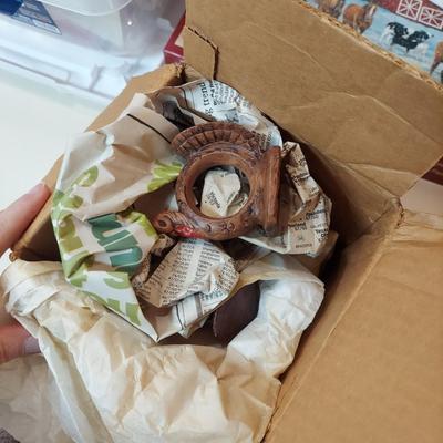 Signed & Numbered Print “Come All Ye Faithful” by Linda Kotila w/ More Holiday Decor (WS-BBL)