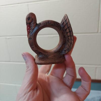 Signed & Numbered Print “Come All Ye Faithful” by Linda Kotila w/ More Holiday Decor (WS-BBL)