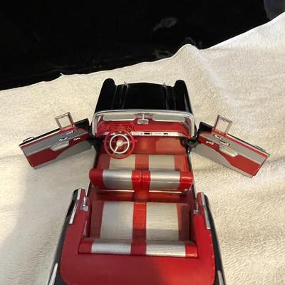 '57 CHEVROLET BEL AIR CONVERTIBLE DIE-CAST MODEL