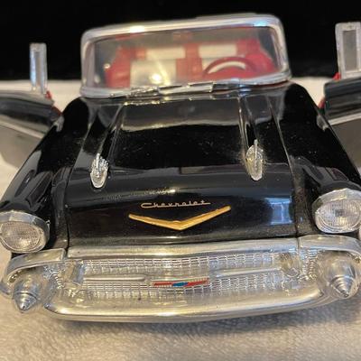 '57 CHEVROLET BEL AIR CONVERTIBLE DIE-CAST MODEL
