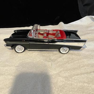 '57 CHEVROLET BEL AIR CONVERTIBLE DIE-CAST MODEL