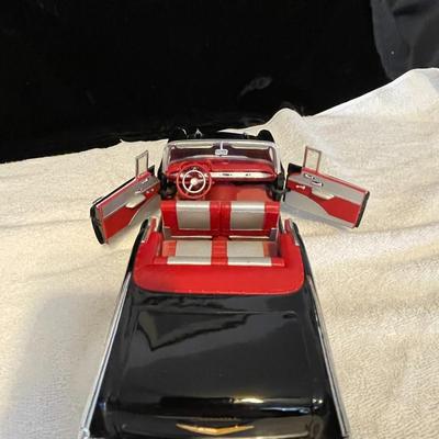 '57 CHEVROLET BEL AIR CONVERTIBLE DIE-CAST MODEL