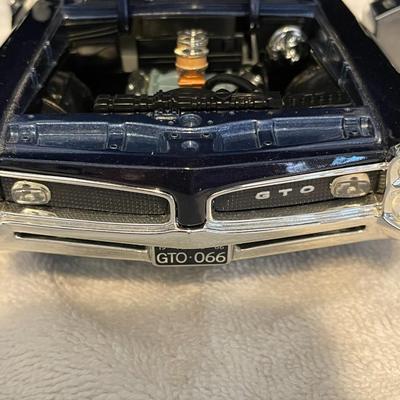 '66 PONTIAC GTO DIE-CAST MODEL