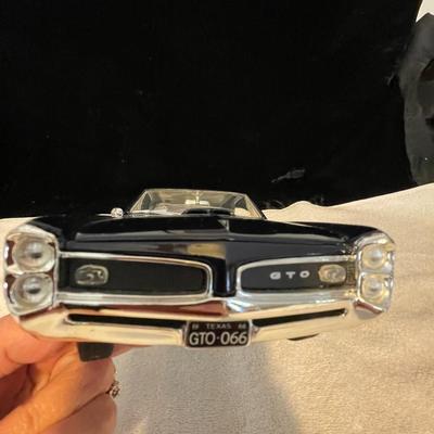 '66 PONTIAC GTO DIE-CAST MODEL