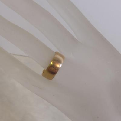 18 Karat Yellow Gold Ring- Size 9- Approx 6.2 Grams