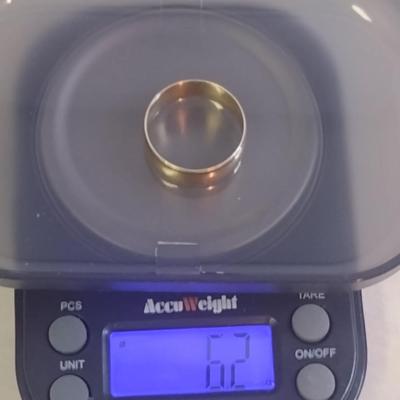 18 Karat Yellow Gold Ring- Size 9- Approx 6.2 Grams