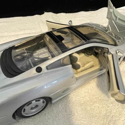 JAGUAR XJ220 DIE-CAST MODEL CAR