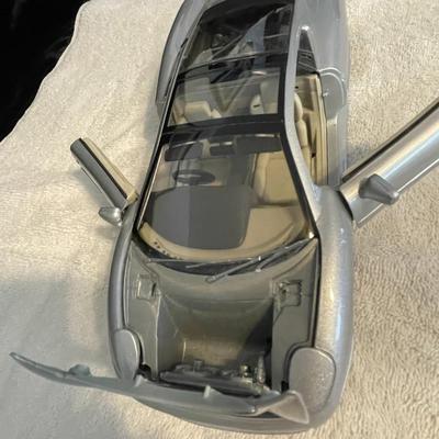 JAGUAR XJ220 DIE-CAST MODEL CAR