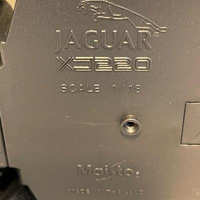 JAGUAR XJ220 DIE-CAST MODEL CAR
