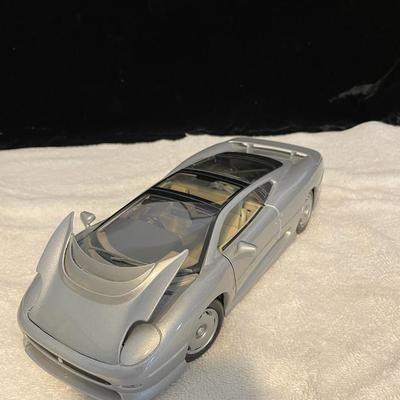 JAGUAR XJ220 DIE-CAST MODEL CAR