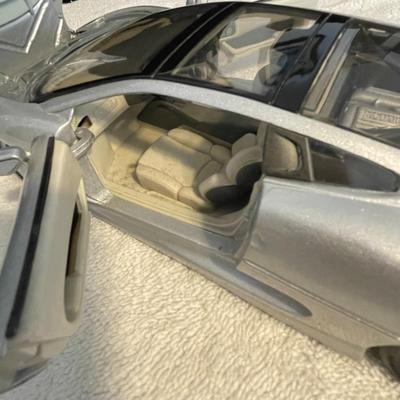 JAGUAR XJ220 DIE-CAST MODEL CAR