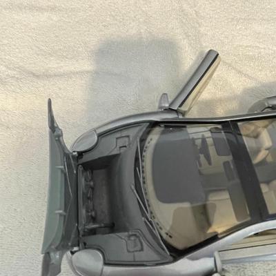 JAGUAR XJ220 DIE-CAST MODEL CAR