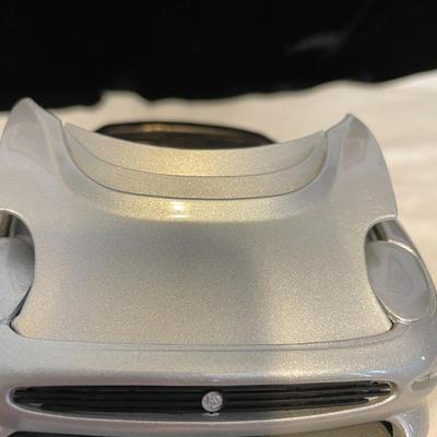 JAGUAR XJ220 DIE-CAST MODEL CAR