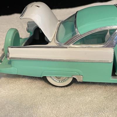 '55 FORD FAIRLANE CROWN VICTORIA DIE-CAST MODEL CAR