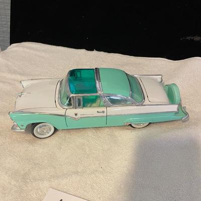 '55 FORD FAIRLANE CROWN VICTORIA DIE-CAST MODEL CAR