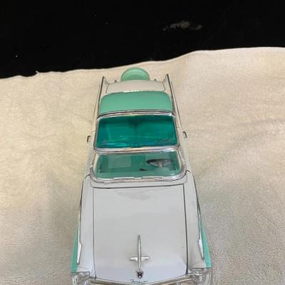 '55 FORD FAIRLANE CROWN VICTORIA DIE-CAST MODEL CAR