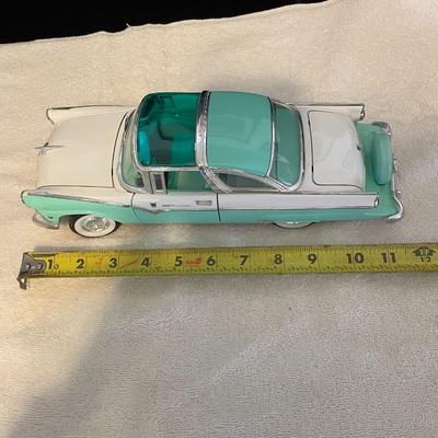 '55 FORD FAIRLANE CROWN VICTORIA DIE-CAST MODEL CAR
